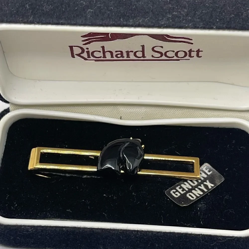 New Richard Scott tie clip carved ónix